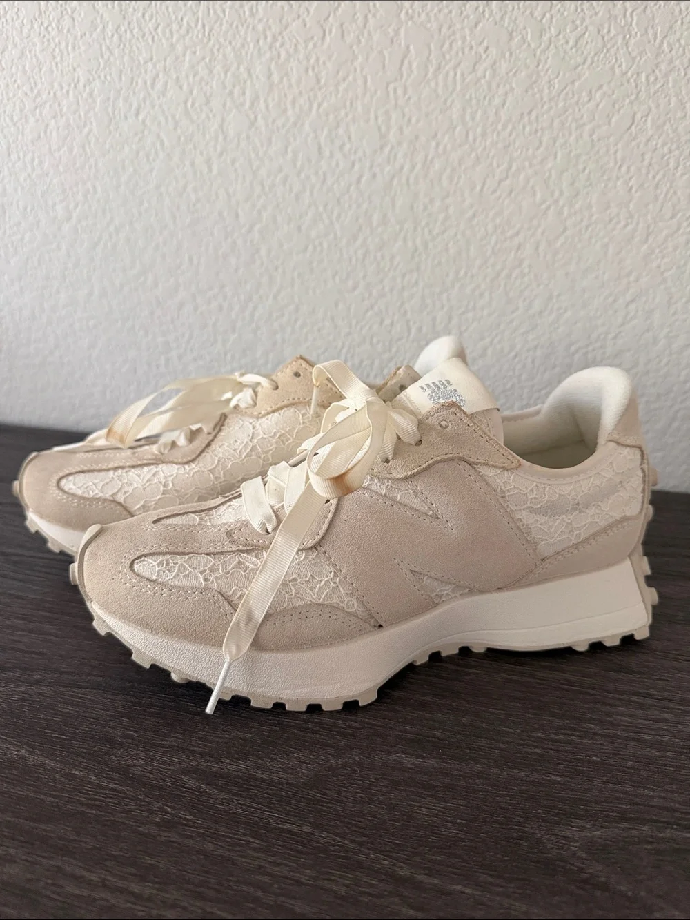 New Balance 327 Lace Women's Sneakers - Size 7.5